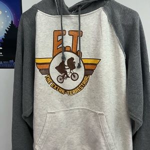 et universal studios sweater